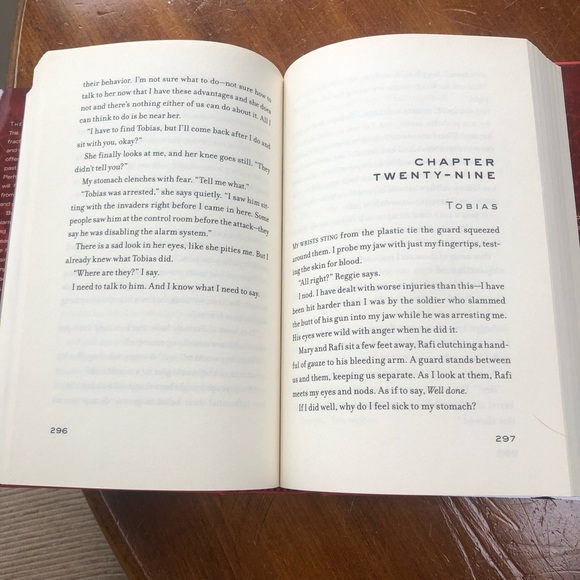 Allegiant by - Veronica Roth book is like new - Picture 6 of 7